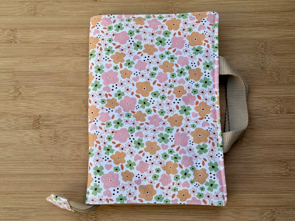 Storage folder for art supplies